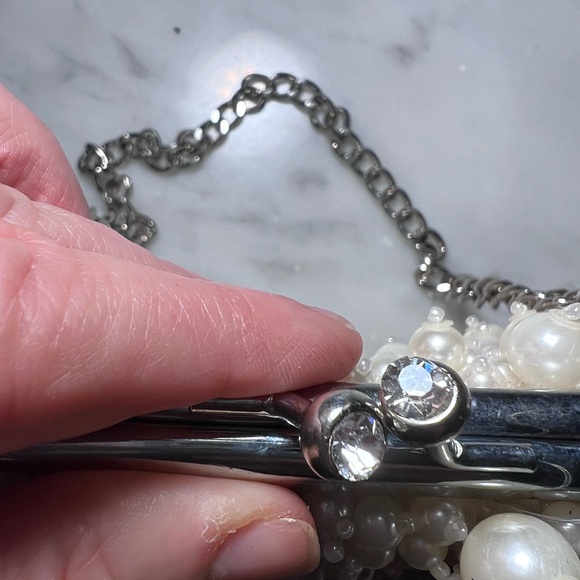 Gorgeous pearl galore evening bag couture. Nwots. - Picture 2 of 3